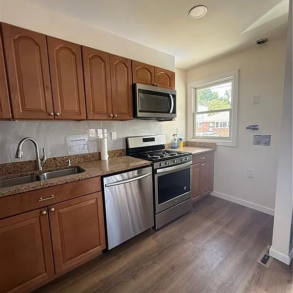 207 Dongan Hills Ave #1 — Photo 3