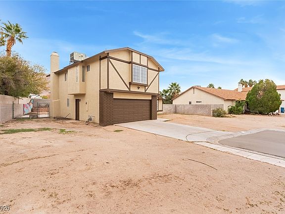 2nd image of 992 Majestic Falls Ln