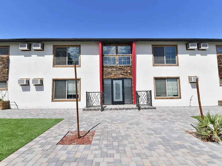 1003 E Clark Ave — Photo 1