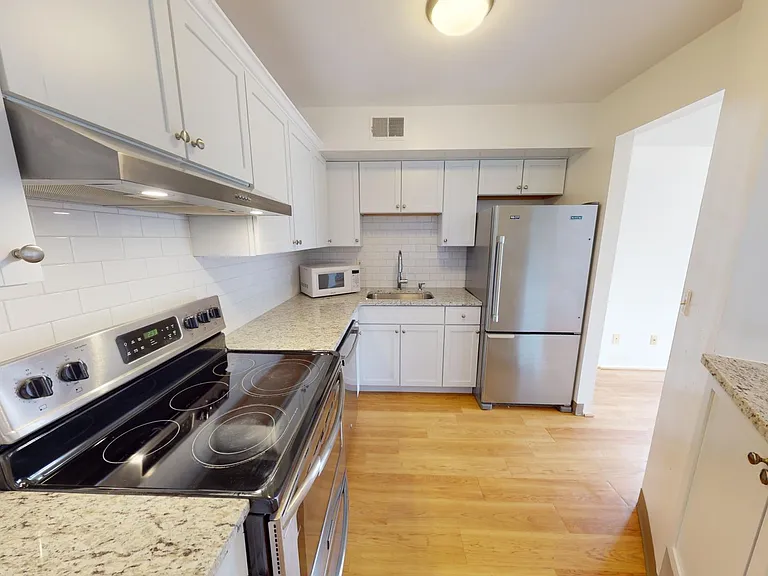 2221 S Huron Pkwy #4 — Photo 10