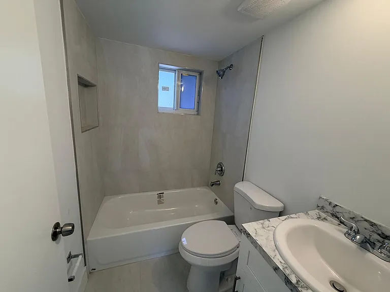 921 SW 7th St — Photo 10