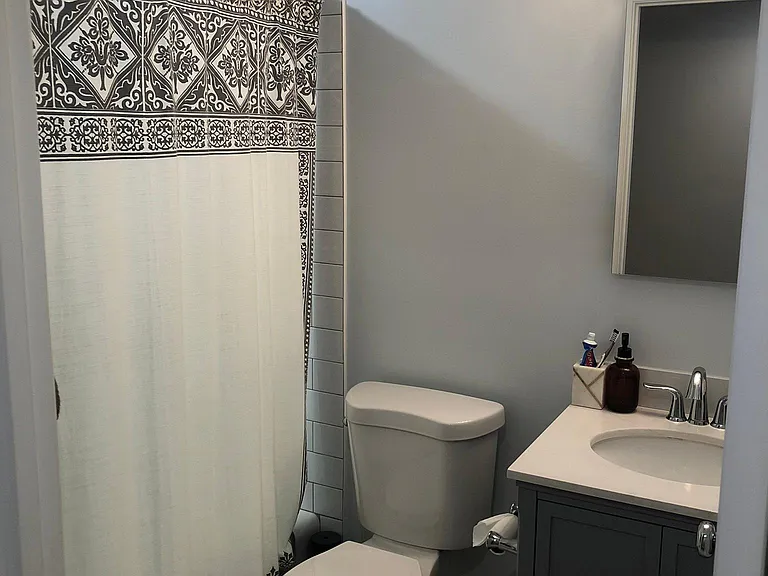 1322 G St NE #B — Photo 11