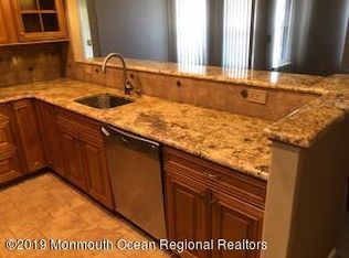 902 Stratford Ct #B, Manchester Township, NJ 08759