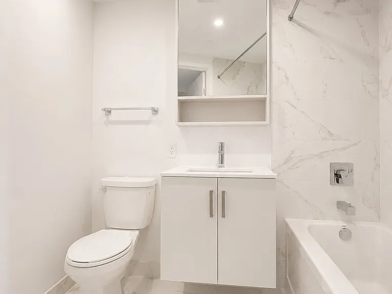 88 Queen St E #1215 — Photo 6