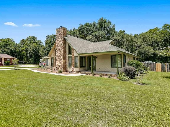 2nd image of 410 Lake Cir