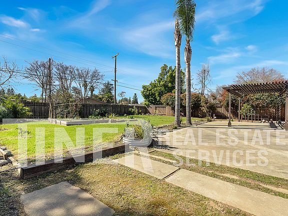 4th image of 9024 Leatham Ave
