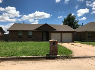 920 SW 10th St, Moore, OK 73160