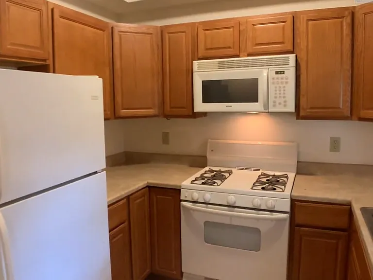 209 Williams St — Photo 4