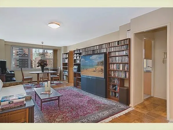 360 West 22nd Street image 1 of 10