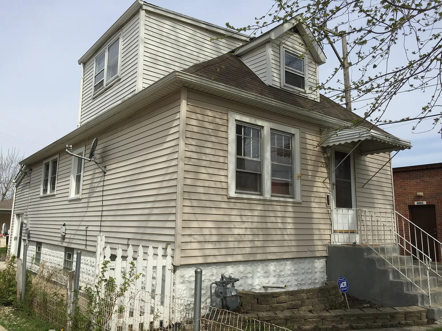 2554 Webster St photo 1