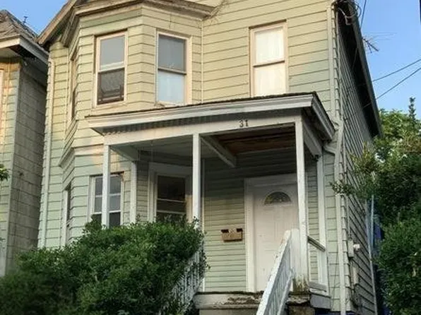 31 Brewster St, Staten Island, NY 10304