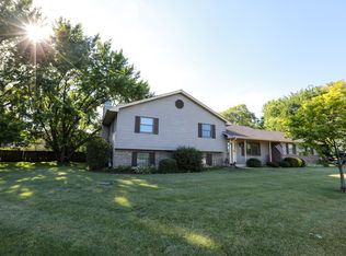 661 Linda Ct, Woodstock, IL 60098