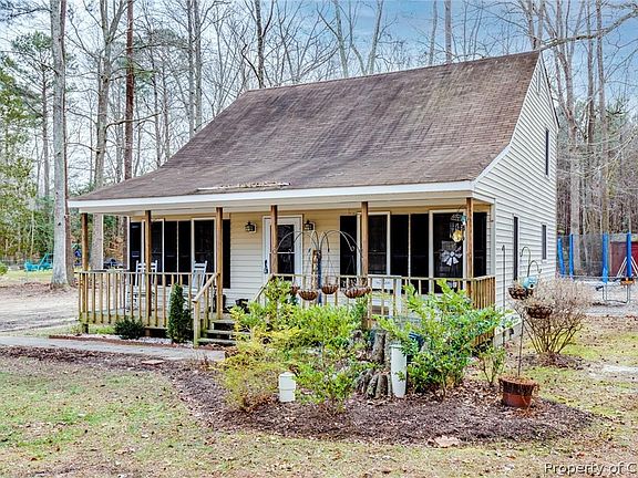 3rd image of 4896 Rosewell Dr