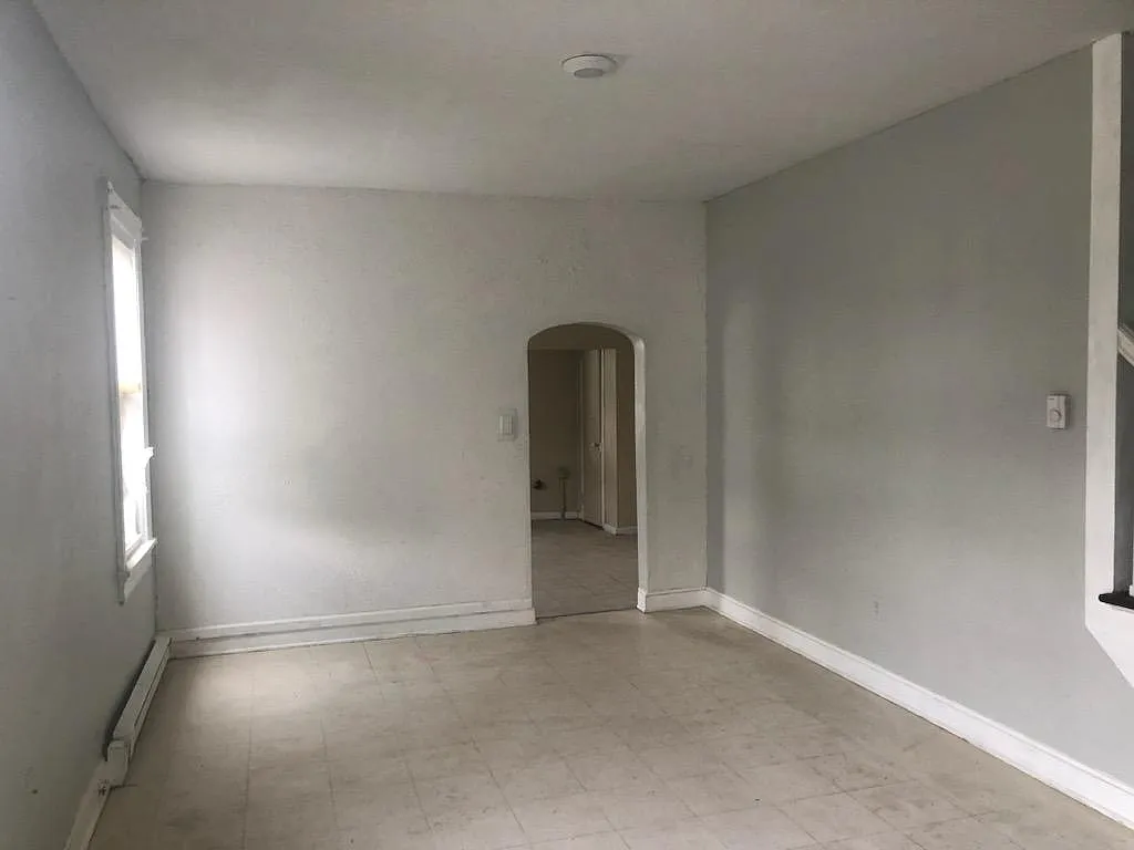 3 bed, $1,250 — Photo 2