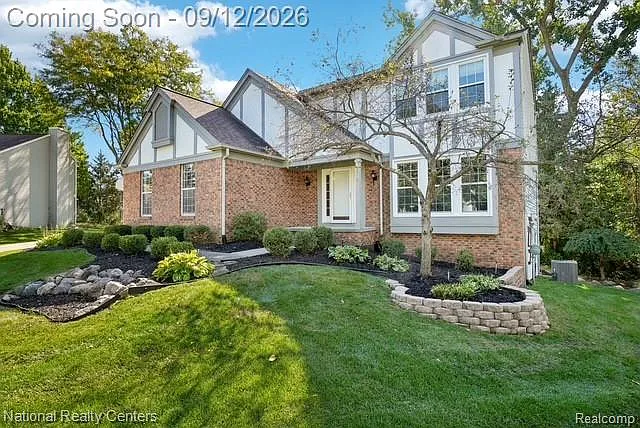 4 bed, 3.5 bath, 3200 sqft, $3,050 — Photo 2