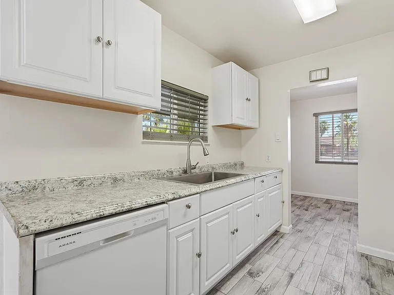 209 E McMurray Blvd — Photo 15