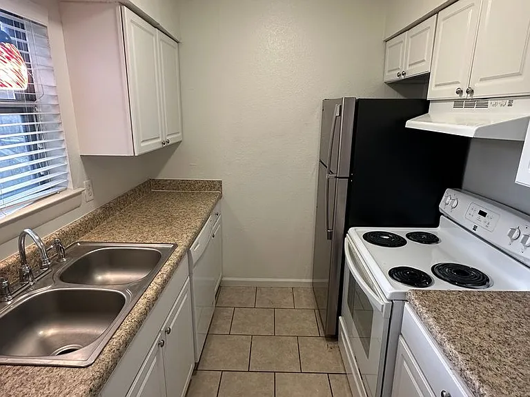 6705 Majestic Oak Pl #3 — Photo 3