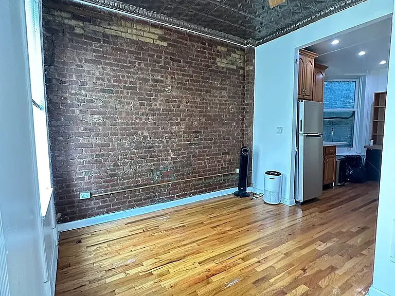 349 W Broadway #16 — Photo 5