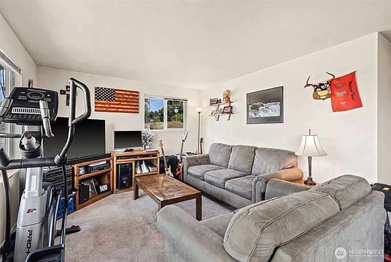 4th image of 3332 & 3334 Halverson Avenue