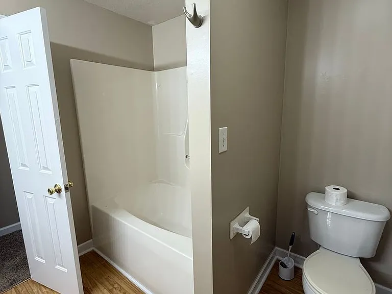 110 Ashwood Dr — Photo 9