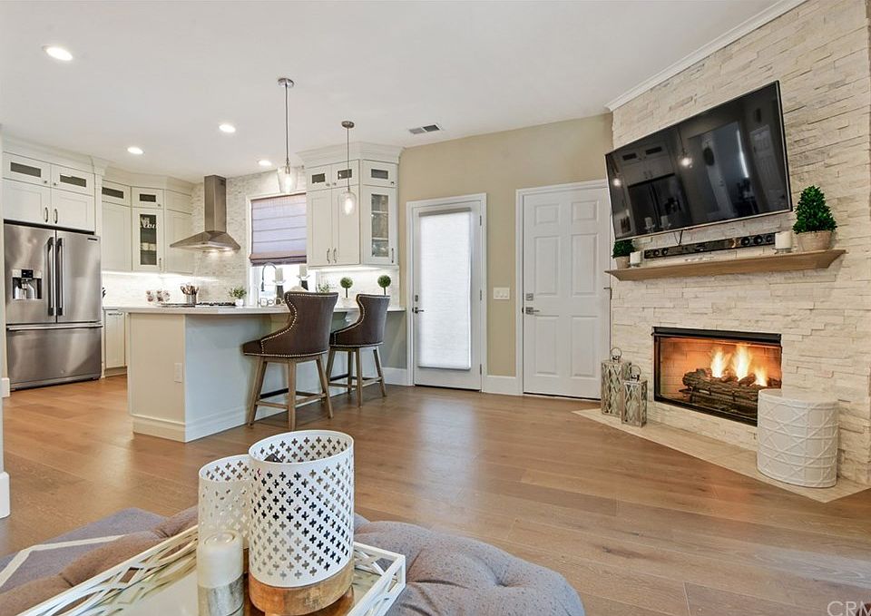 1st image of 40 Wellington Pl