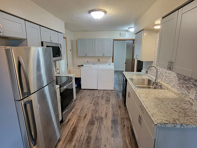 708 Marshall Ave — Photo 10