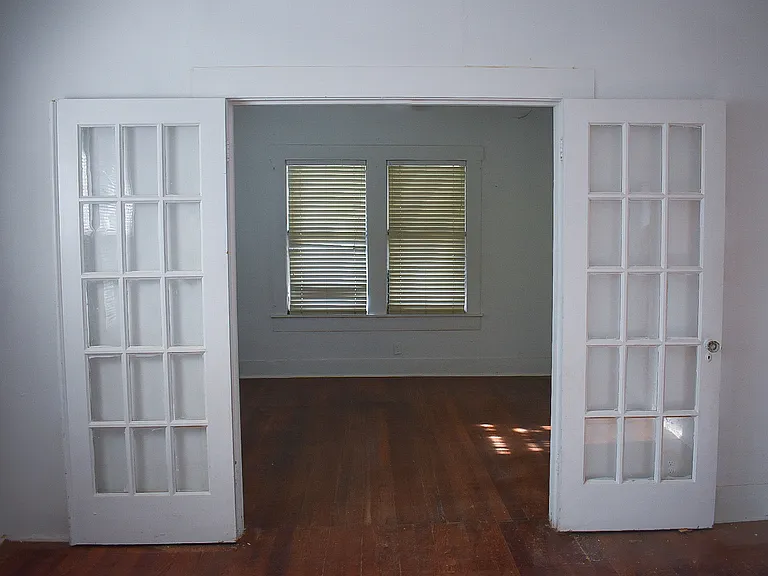 2246 E Houston St — Photo 31