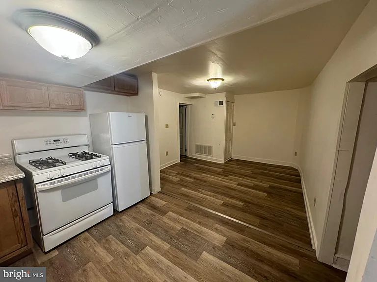 606 E Market St #1STFLRREAR — Photo 7