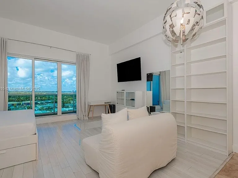 2301 Collins Ave #1629 — Photo 4