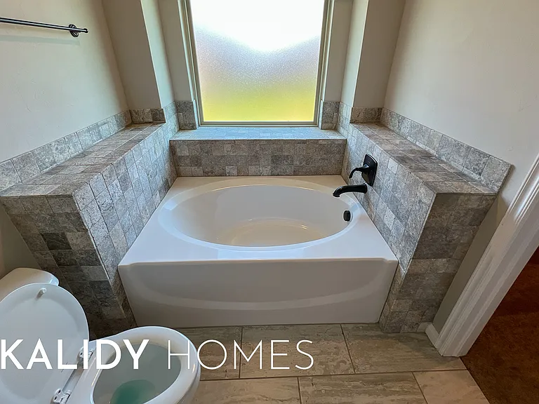 4812 Crystal Hill Dr — Photo 16