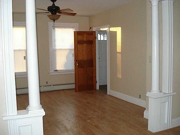 4th image of 35 Parker St