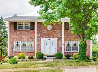 10911 Kingsmere Dr, Saint Louis, MO 63123