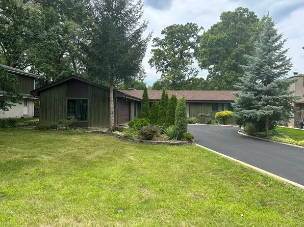 114 S Iroquois Trl, Wood Dale, IL 60191