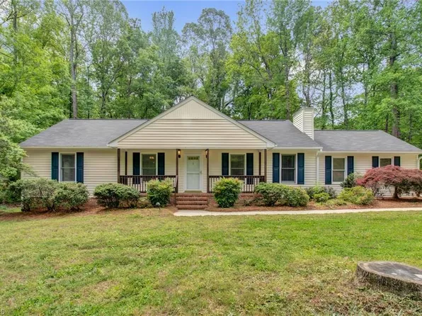 1412 Carriage Run Dr, Pleasant Garden, NC 27313