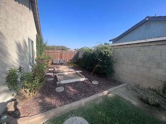 5th image of 3138 Miramar Ave