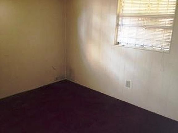 3rd image of 3702 Shoreline Dr
