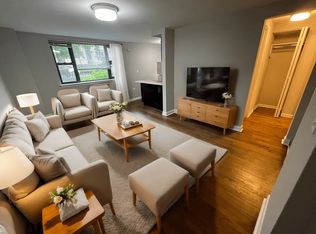 Oakdale Terrace - 525 W Oakdale Ave, Chicago, IL 60657