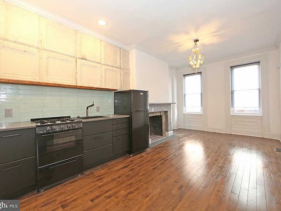 4th image of 130 W Laurel St #1