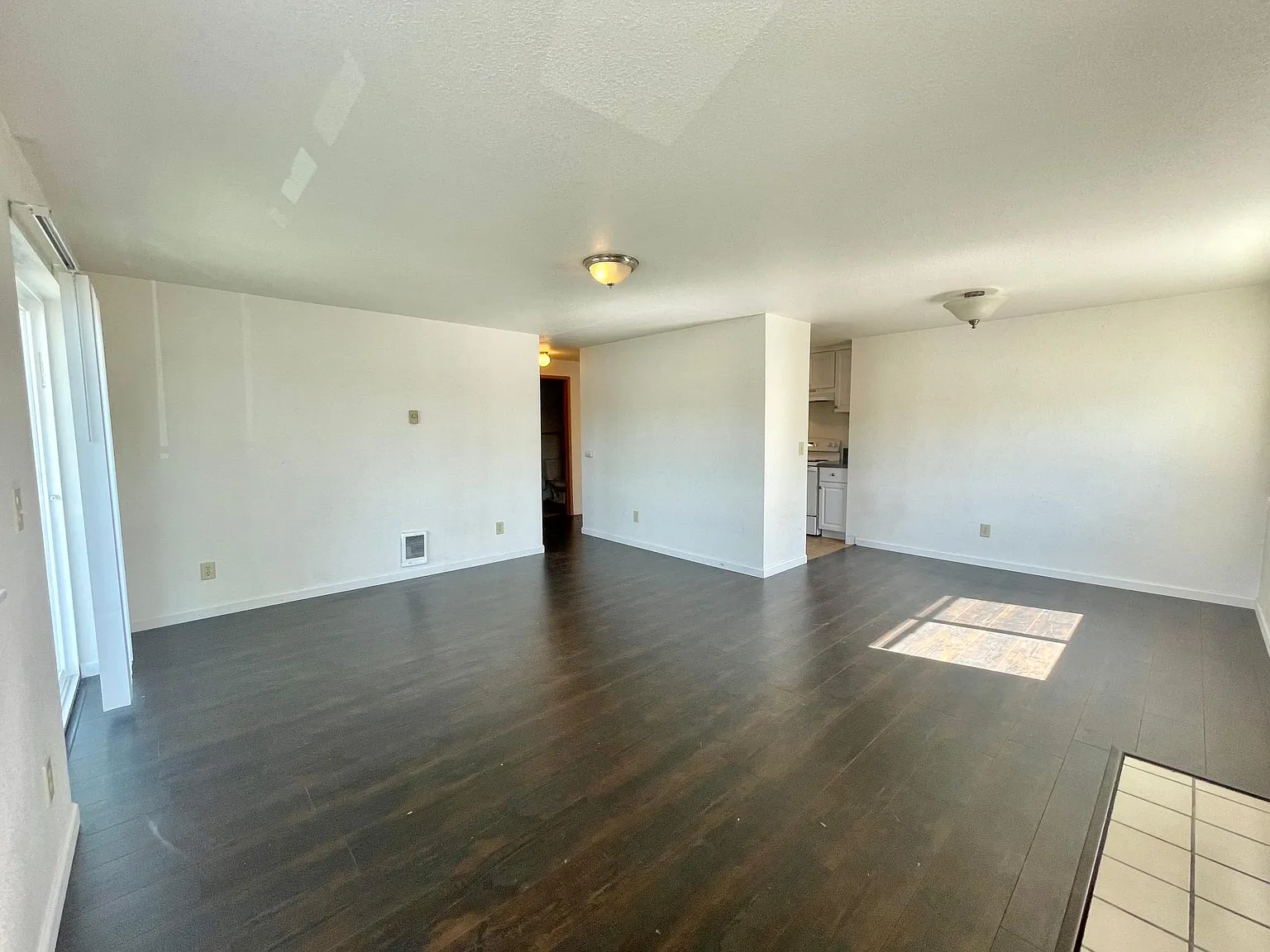 2 bed, 1000 sqft, $2,100 — Photo 2
