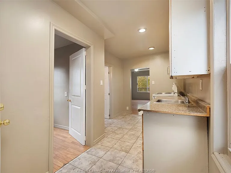 989 Lincoln Rd — Photo 4
