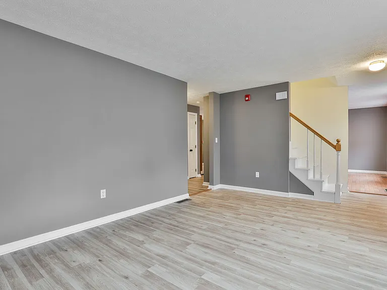 54 Vandora Dr — Photo 1