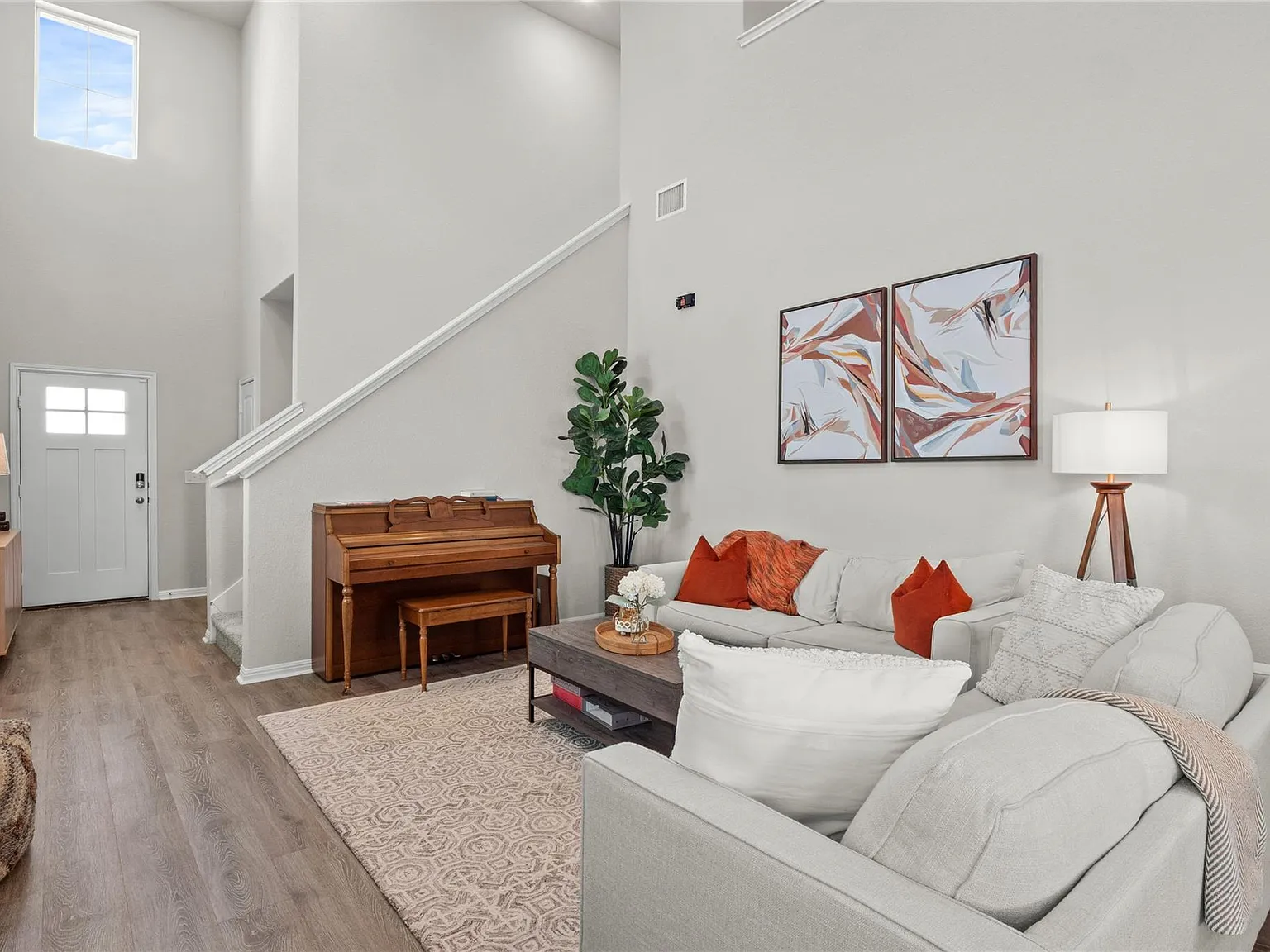 3 bed, 2.5 bath, 1845 sqft, $2,050 — Photo 3