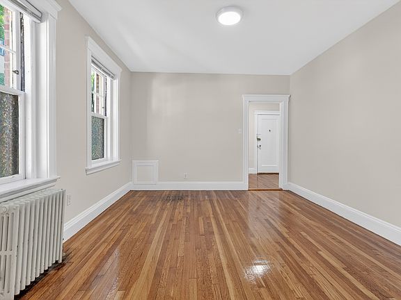 3rd image of 28 Langdon St APT 10