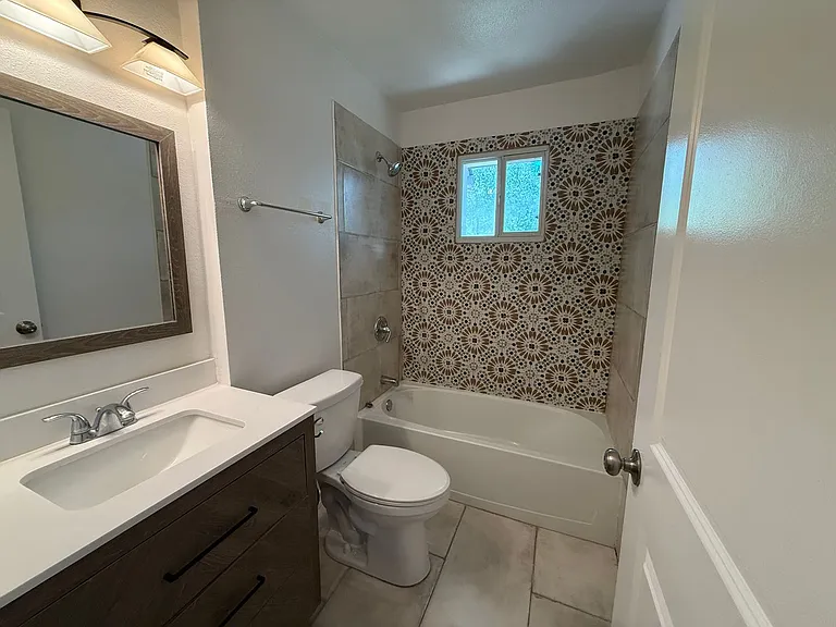 4835 Hemphill Dr — Photo 9