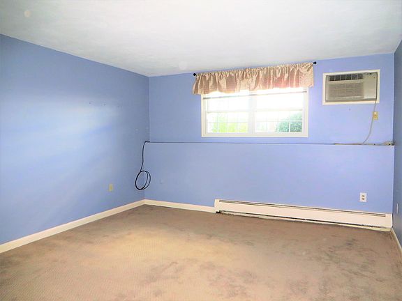 5th image of 12 Williamsburg Ct
