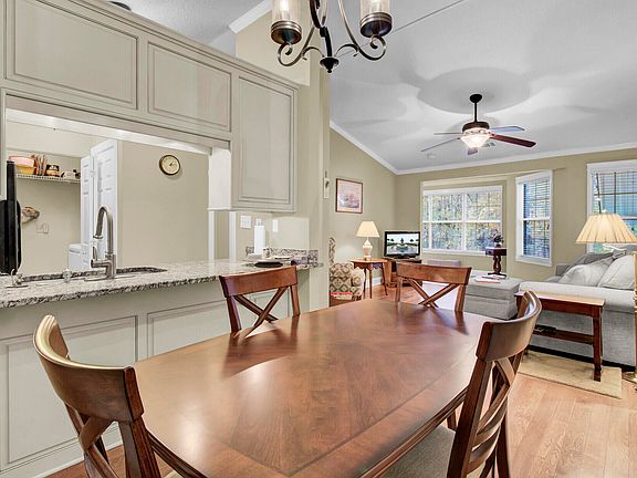 3rd image of 188 Midland Pkwy APT 110