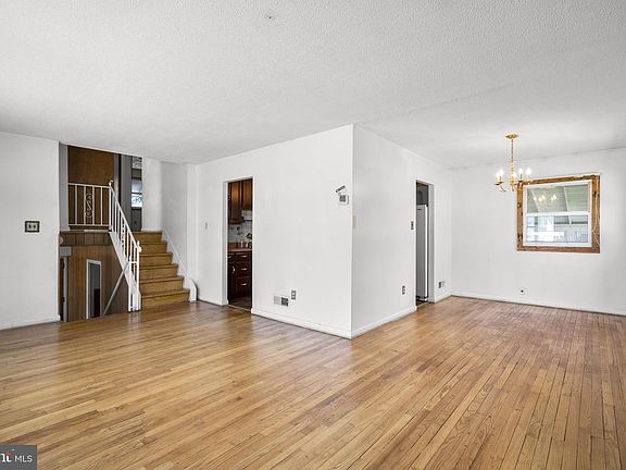 5th image of 706 James Rd