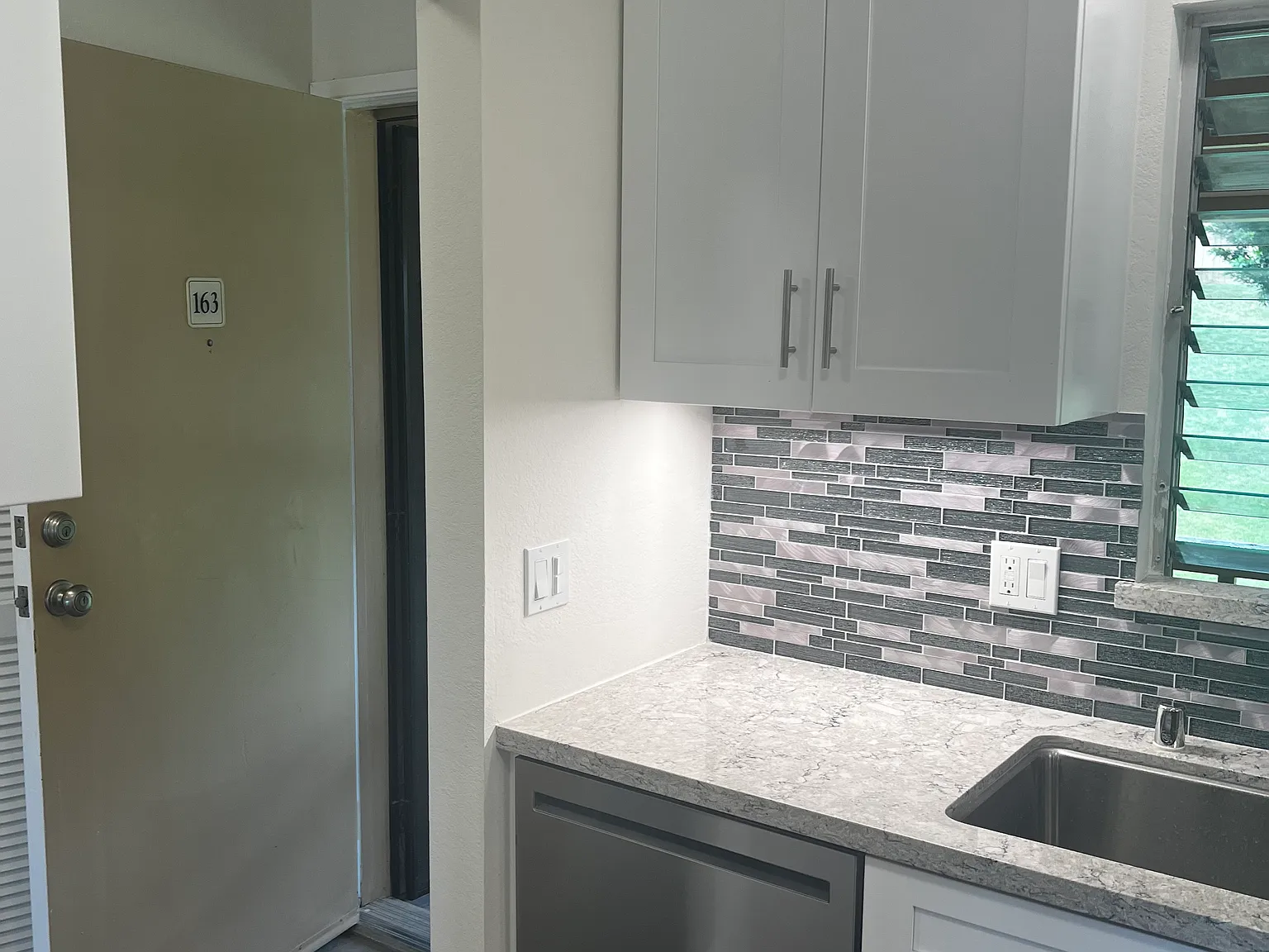2 bed, 926 sqft, $3,300 — Photo 4