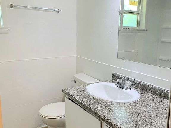 4th image of 304 Hammons Ave APT 1