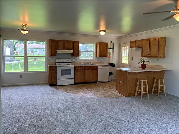 4th image of 102 W Link Ave